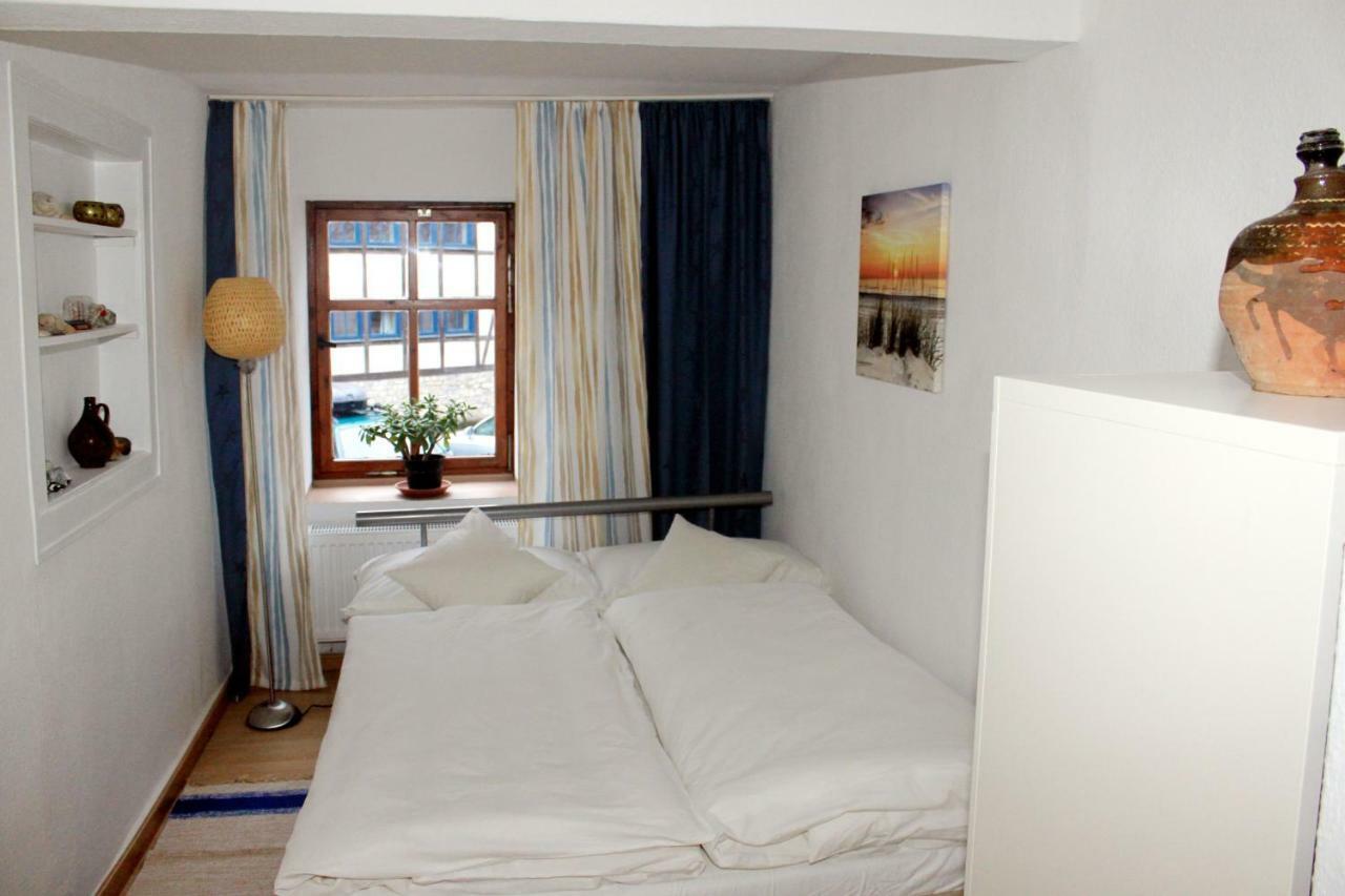 Haus Zum Kleinen Helm Apartamento Erfurt Exterior foto